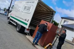 embarquement-des-cuves-mazout-dans-le-camion-de-dvf-cuve_dvfcuve
