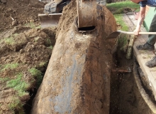 soulever-citerne-mazout-enterree-avec-grue