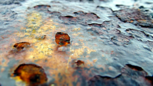 Corrosion causée par l'eau dans la cuve à mazout