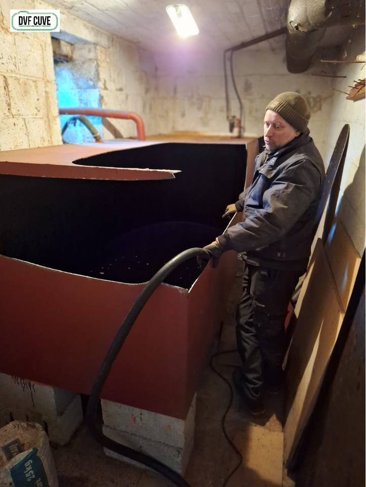 Démontage d'une citerne mazout dans une cave à Manage