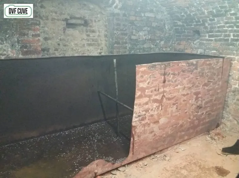 cuve mazout en cours de découpage après avoir enlevé le muret