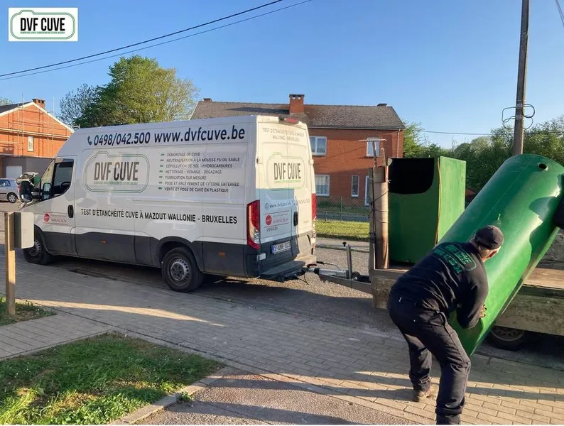camion dvf cuve avec chargement de citerne mazout dans la remorque